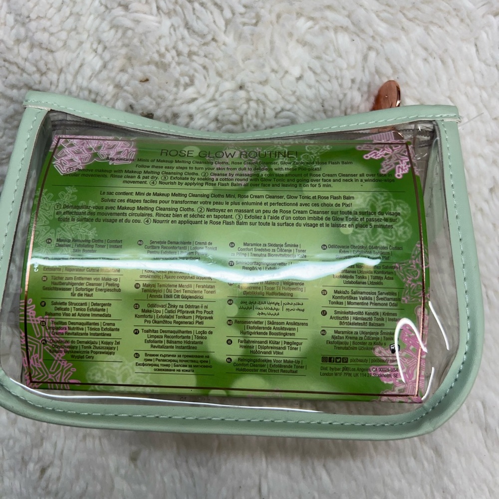 PIXI - Rose Glow Routine! -in a limited-edition travel bag - Picture 3 of 4